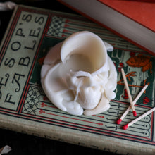 Load image into Gallery viewer, Skull Candle - Black or Cream