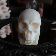 Load image into Gallery viewer, Half-skull Candle