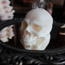 Load image into Gallery viewer, Half-skull Candle