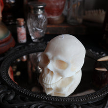 Load image into Gallery viewer, Half-skull Candle