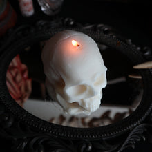 Load image into Gallery viewer, Half-skull Candle