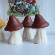 Load image into Gallery viewer, Retro Mushroom Candle