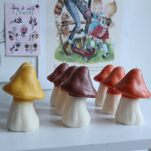 Load image into Gallery viewer, Retro Mushroom Candle