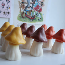 Load image into Gallery viewer, Retro Mushroom Candle