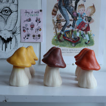 Load image into Gallery viewer, Retro Mushroom Candle