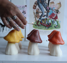 Load image into Gallery viewer, Retro Mushroom Candle