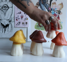 Load image into Gallery viewer, Retro Mushroom Candle