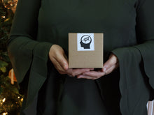 Load image into Gallery viewer, Worry Knot Candle / Meditation Candle / Worry Anxiety Candle