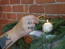 Load image into Gallery viewer, Worry Knot Candle / Meditation Candle / Worry Anxiety Candle