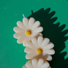 Load image into Gallery viewer, Flower Candle / Daisy Pillar Soy Wax Candle